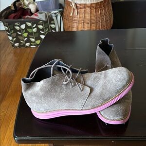 Grey Men’s Chuck-a  Boots !!